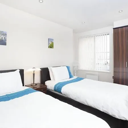 12 Popeshead Court 아파트