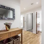 Twelve Popeshead -2 Bed Wparking 아파트 *