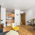 Apartment Twelve Popeshead -2 Bed Wparking