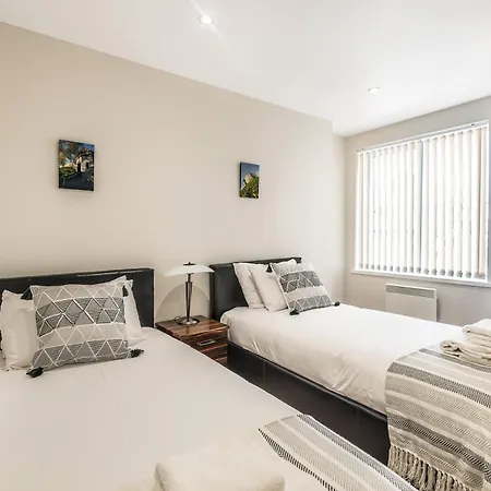 Twelve Popeshead -2 Bed Wparking 아파트 *