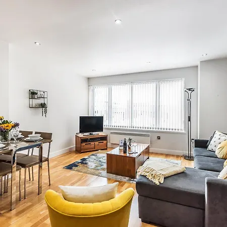 Apartment Twelve Popeshead -2 Bed Wparking